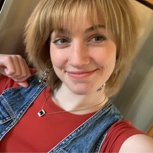 Meet your Posher, Hillary